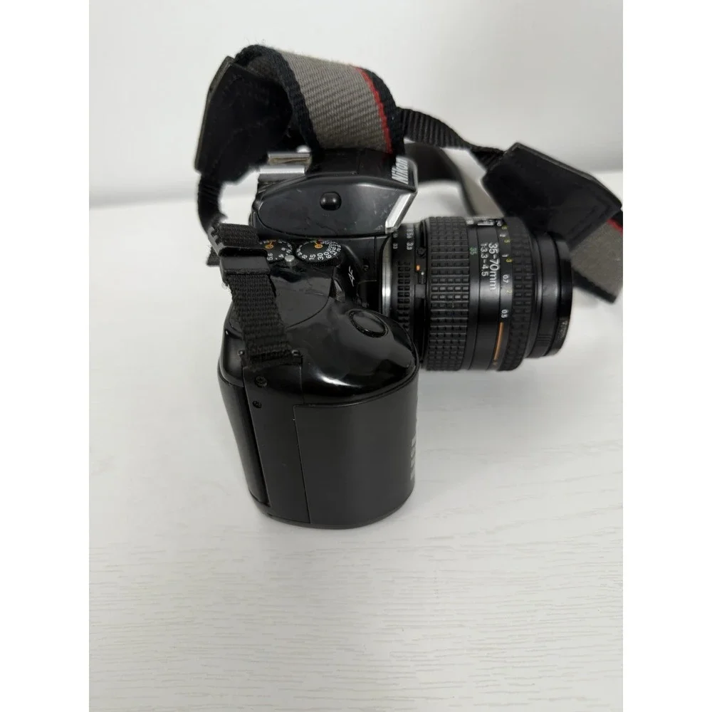 NIKON N5005 35mm SLR FILM CAMERA with AF‎ Nikkor 35-70mm f3.3-4.5 Lens Cap Strap